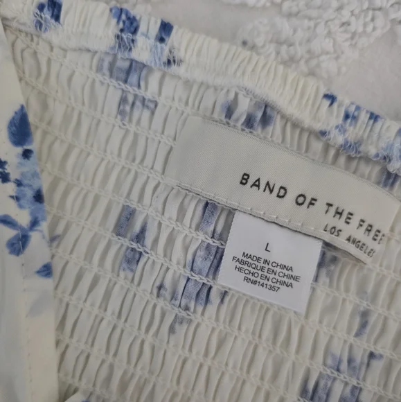 Band of The Free Puff Sleeve Peplum Bow Front Top Womens Size L Blue Floral NWOT - Picture 3 of 7